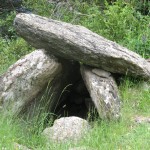 Inmobiliaria Casmar - Actividades - Rutas Valle del Aragón Dolmen de Letranz